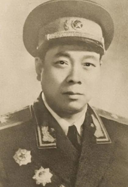1948年，解放军20旅旅长吴忠坚持打一仗，政委不同意，吴忠见无法说服众人，拍桌