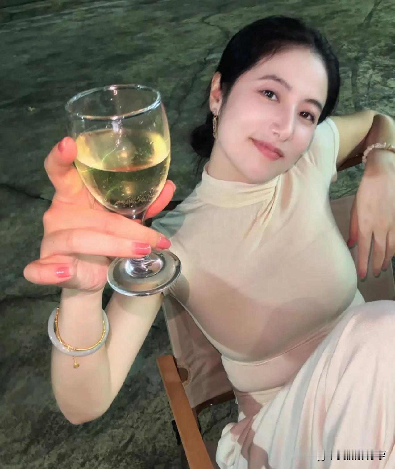 酒逢知己千杯少分享你相册里最美的照片 发出你相册里面最好看的一张照片 想看看大家