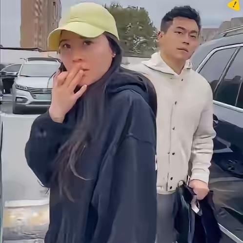 此小三是乘务长，男主是律师～
多么讽刺呵！
真的被这对男女的操作气笑了！

  