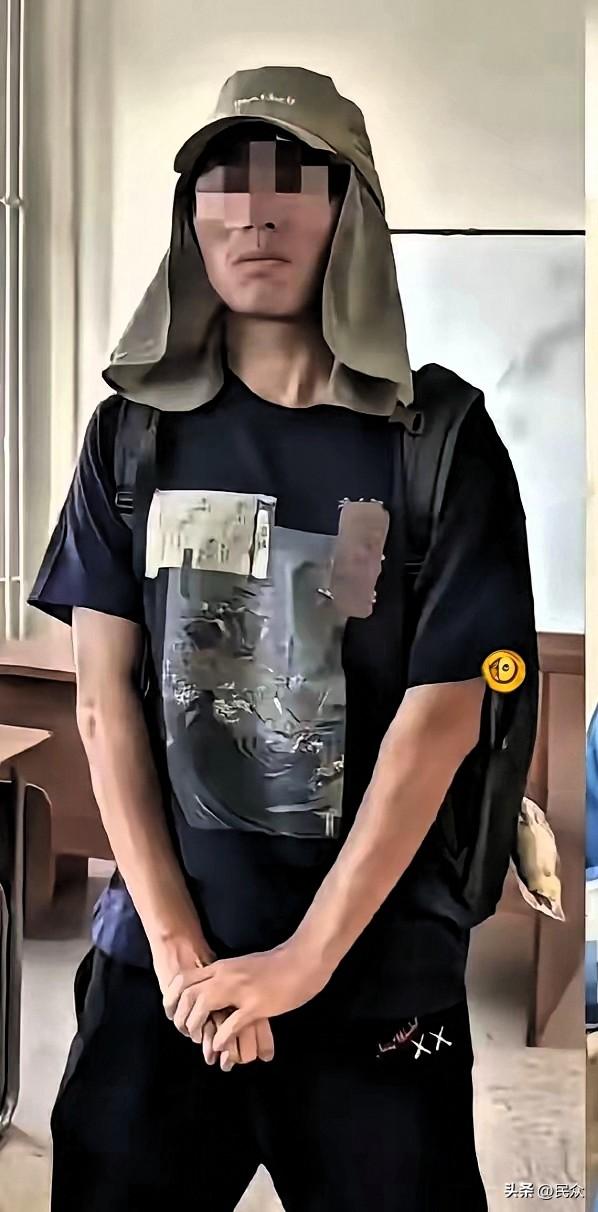 翻了一下陈宇昕的背景资料，

这水，比想象的还要深。

莫斯科国立大学历史系，单