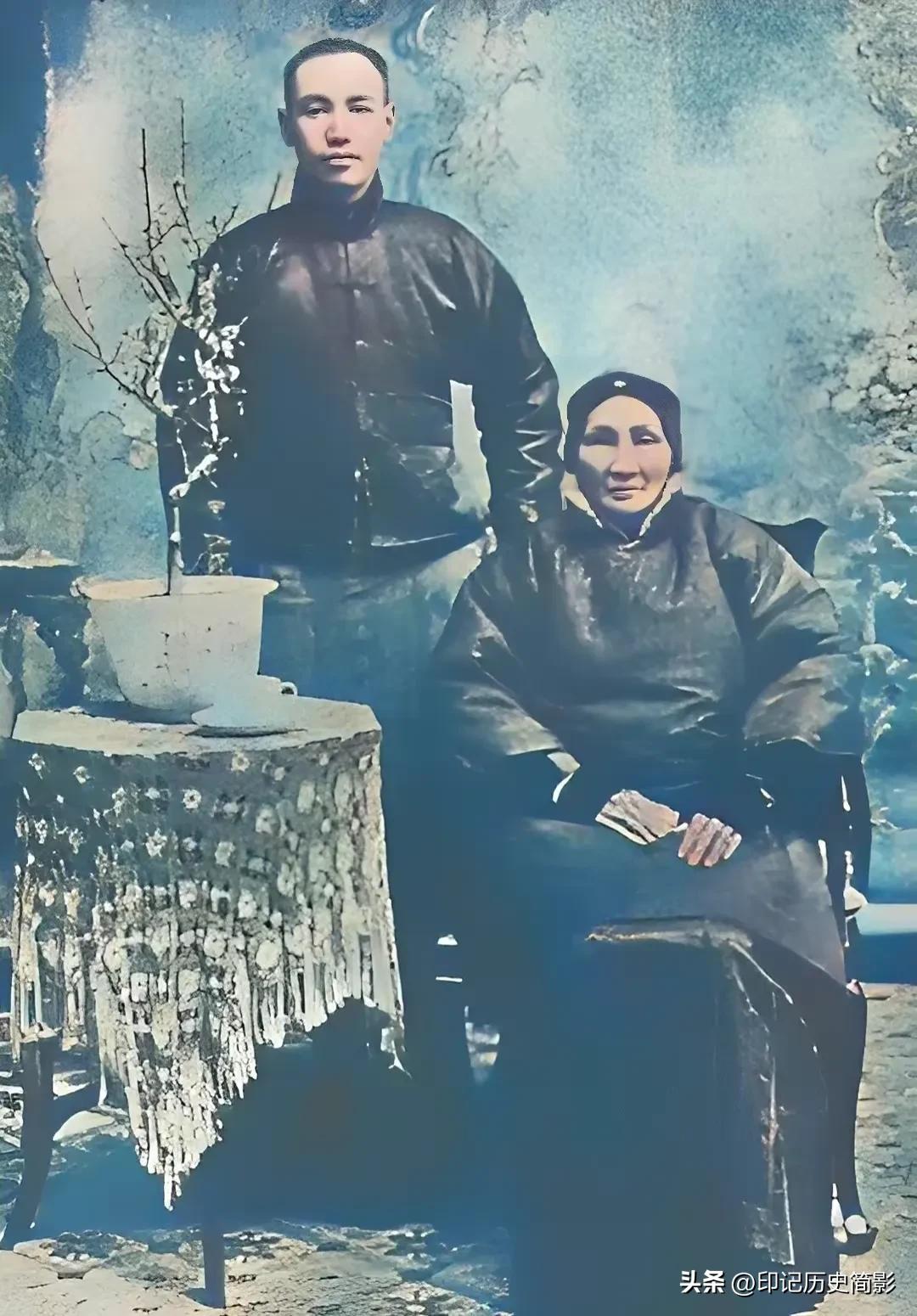 近代历史人物———蒋介石老照片
边上这位有人认识吗？