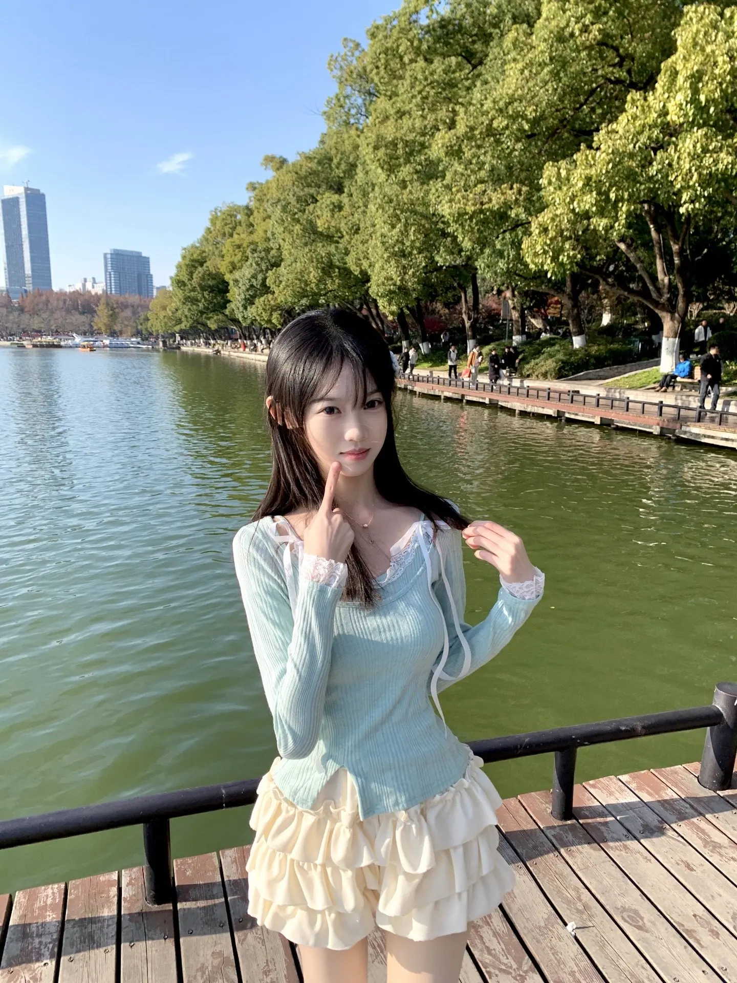 “玄武万顷映千秋 几度清浊几多愁”