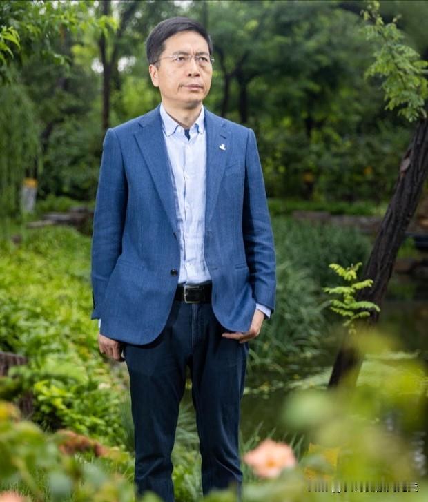 万万想不到，
那位世界顶级的AI专家朱松纯，
真的回来了。

放着美国名校的终身