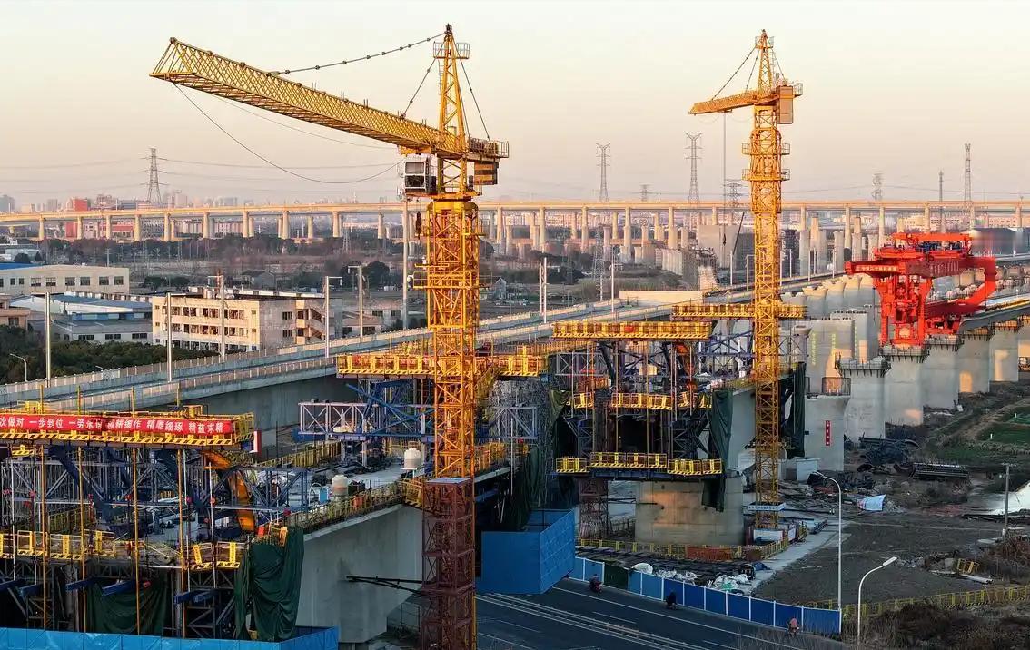中国能成为基建狂魔或工业克苏鲁，主要还是因为70、80后特别能吃苦。这代人大部分