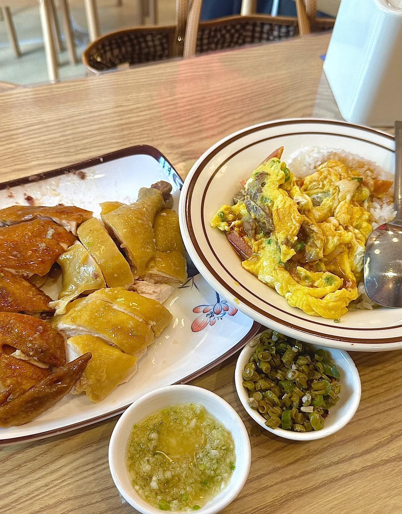 成都那些不起眼但好吃死的小店…..


朋友推荐的😋
开在川师附近的一家宝藏小