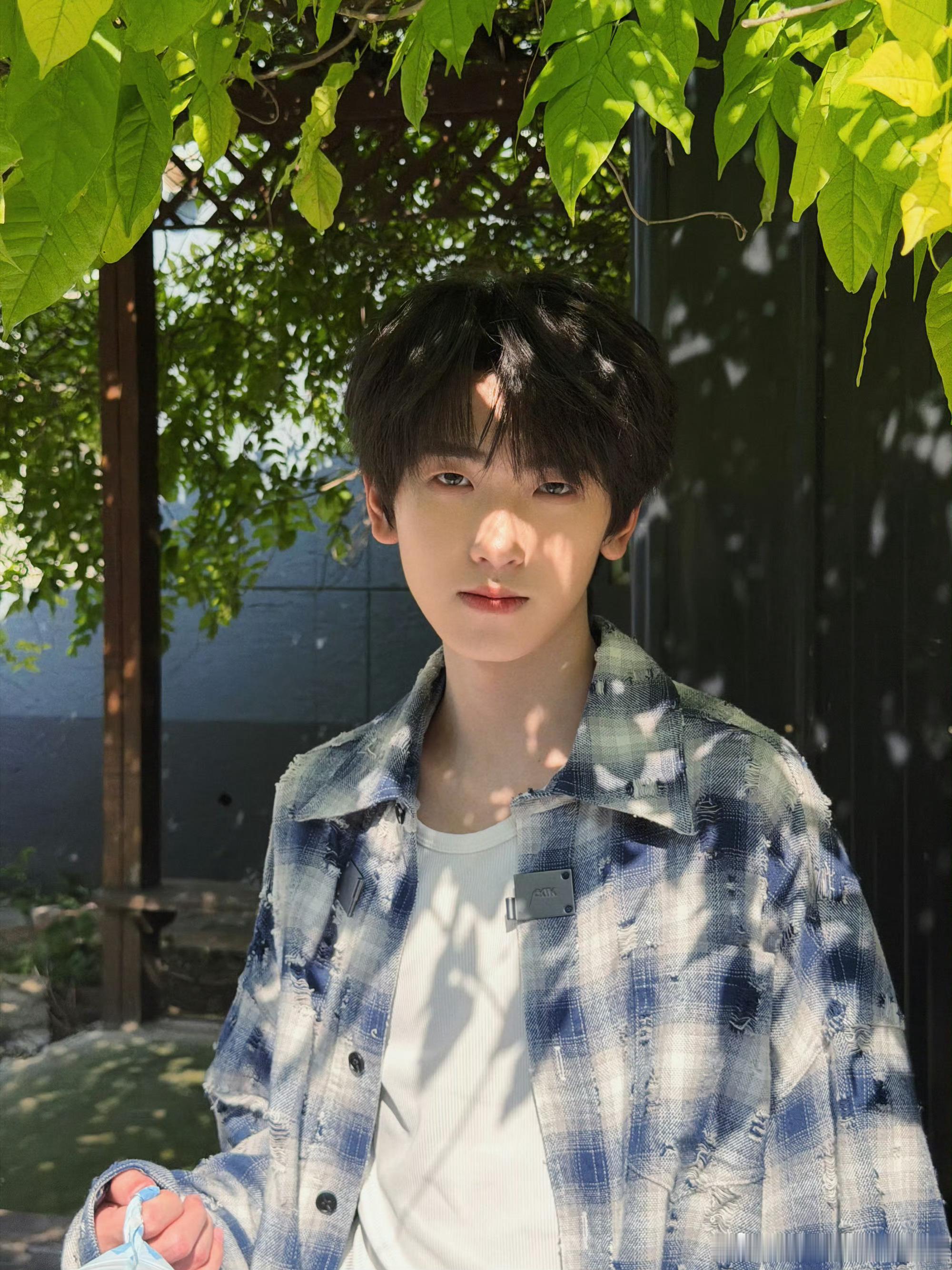 💙左奇函我们的少年时代2💙左奇函李浩宇我们同频在烟花下许愿 来年奔赴彼此的每