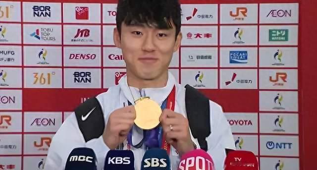 亚运金牌换兵役豁免，韩国男足队长李期奕的大实话点燃舆论