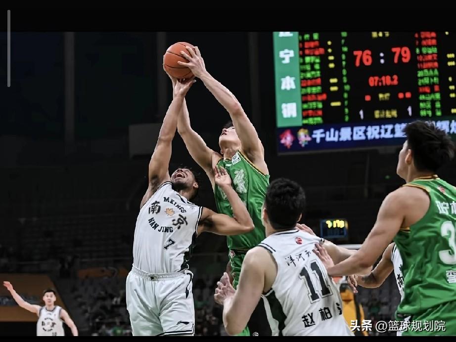 辽篮张陈发社媒配的几张图，太帅了！

辽宁男篮主场迎战南京同曦的比赛，辽宁男篮凭