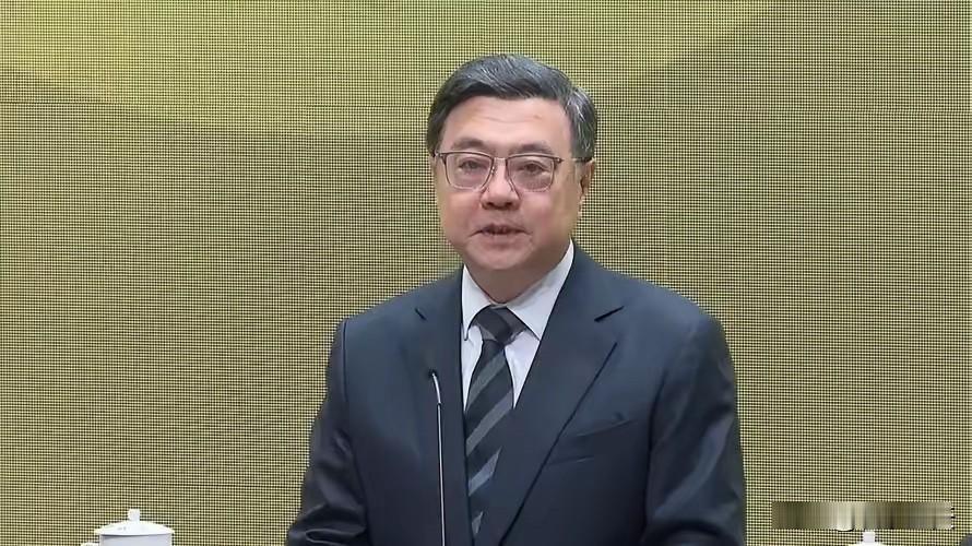 蓝白两大阵营在总预算草案审议过程中意见无法达成一致，最终结局还是以妥协让步的方式