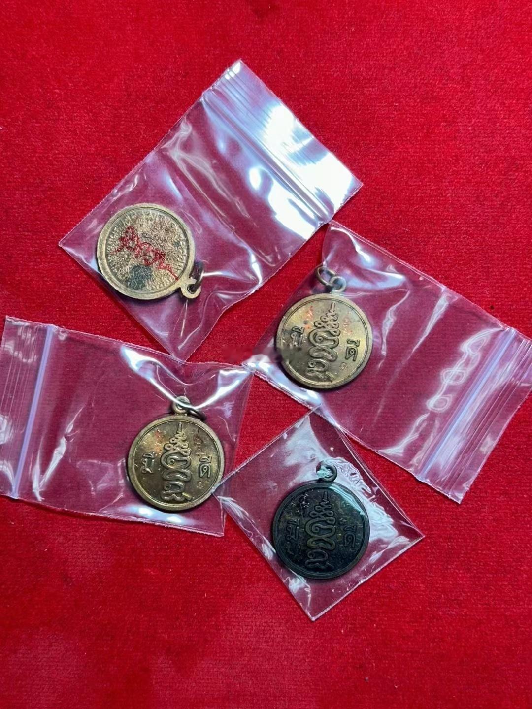 阿赞旁“班迷迪”莲花符文，不要太强。泰国能量佛牌