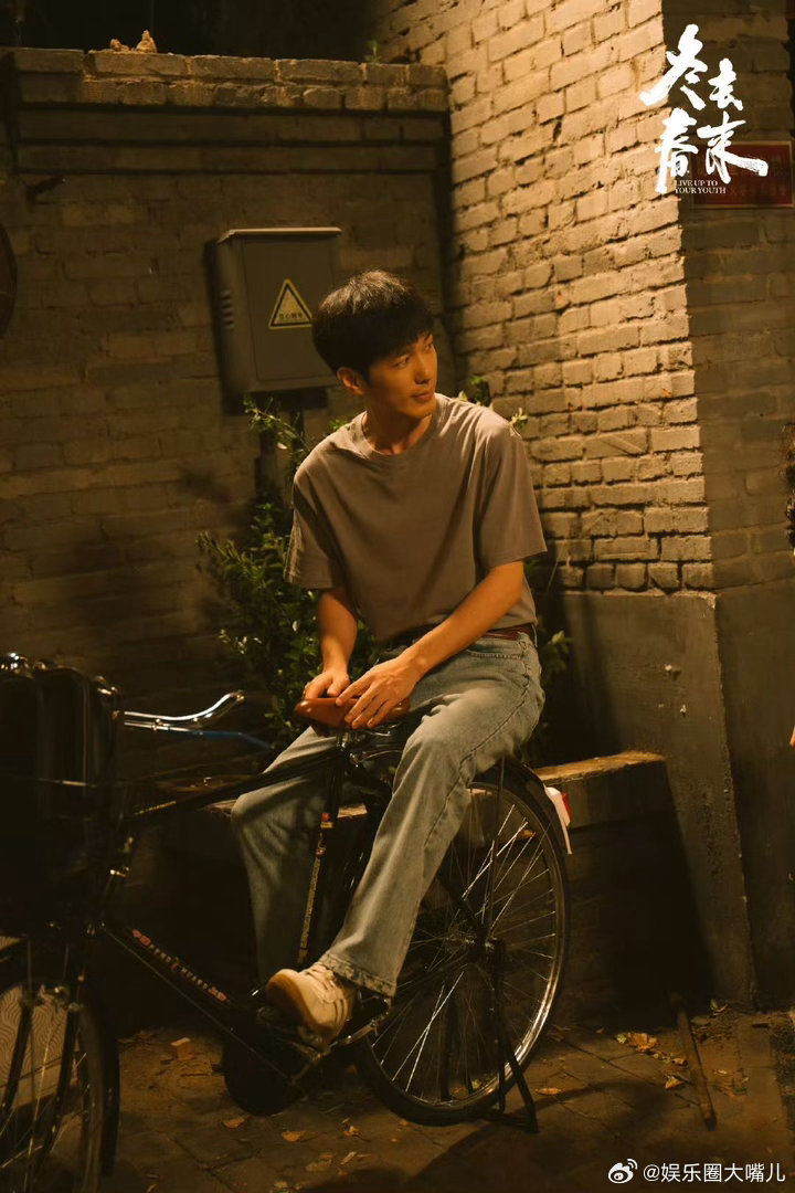 白宇请客不画饼只买面白宇不语只是一味投喂面条 陕西人表达友好的方式，可能就是默默