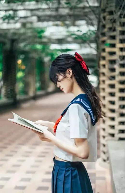 看都不想看我一眼，太过分了！！好多老师偶遇学生，而学生装作看不见。街头、商场、小