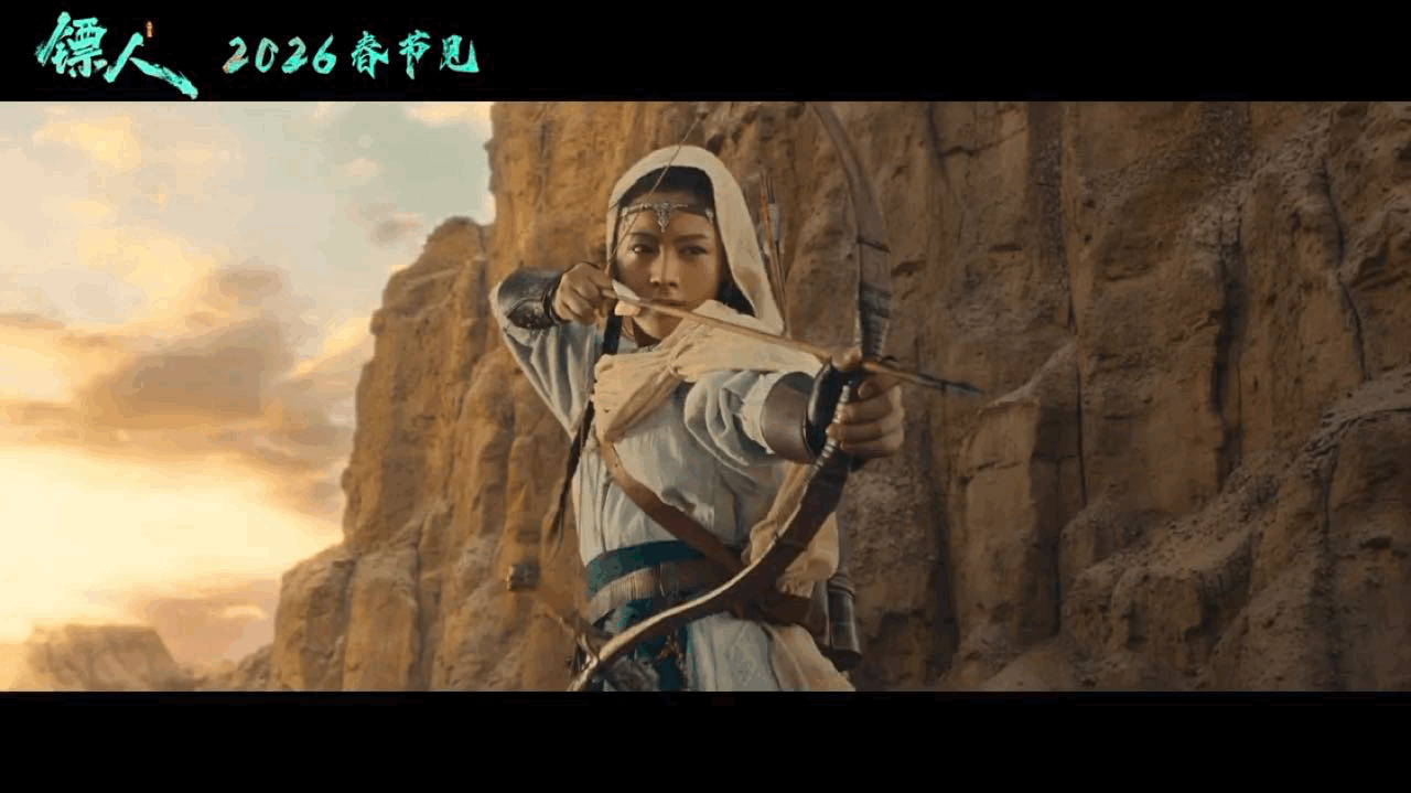 也是在《镖人：风起大漠》预告里第一次看到女战神阿育娅的造型，陈丽君用弯弓的起手式