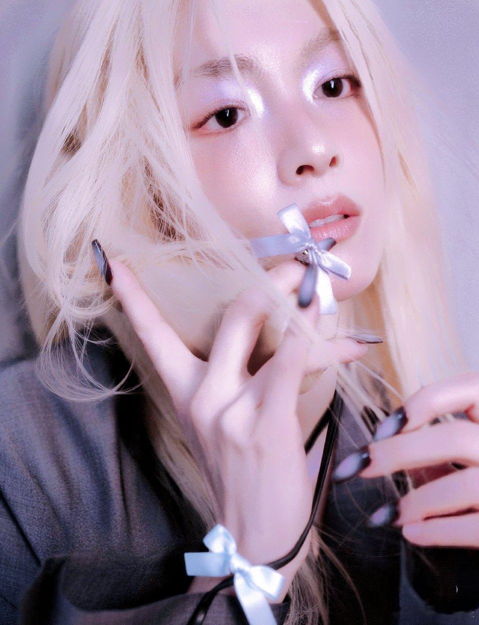 陈昊宇陈昊宇 ˵>ㅿ<˵「时而开心，时而抑郁，时而迷茫，时而清醒，但依旧善良。?
