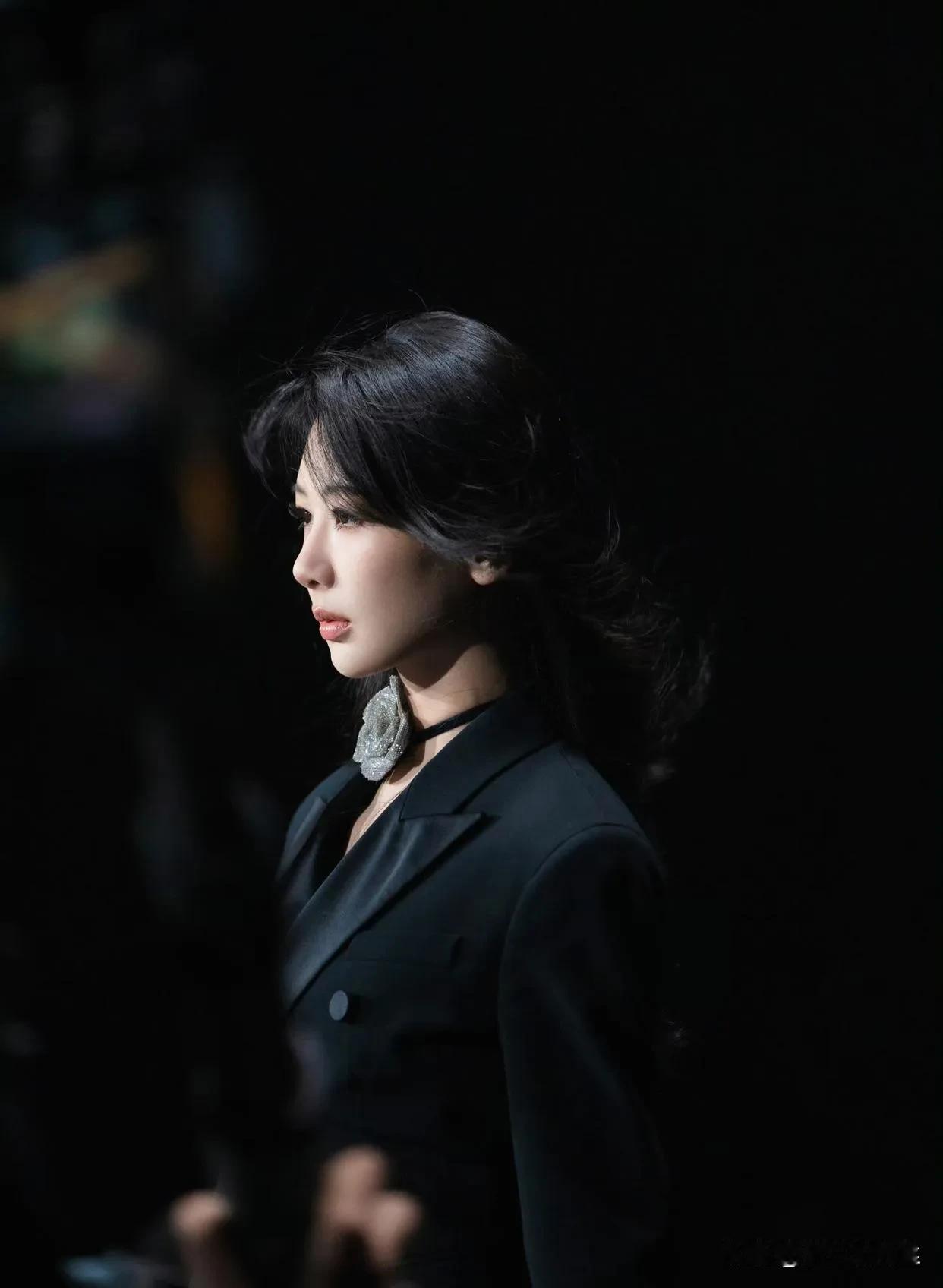 杨紫的转型趋势已然明显，究竟她与哪位实力派演员合作，能够塑造出更具有深度和感染力