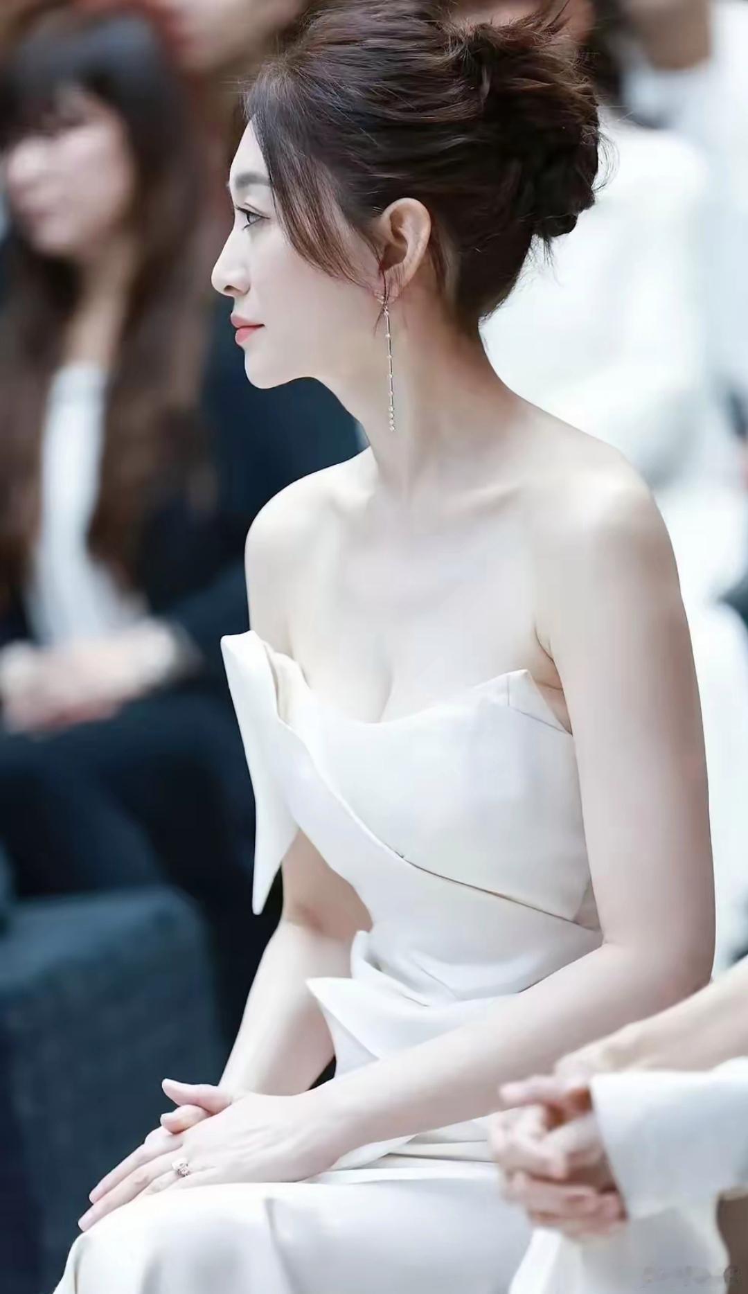 李小冉好白好嫩 