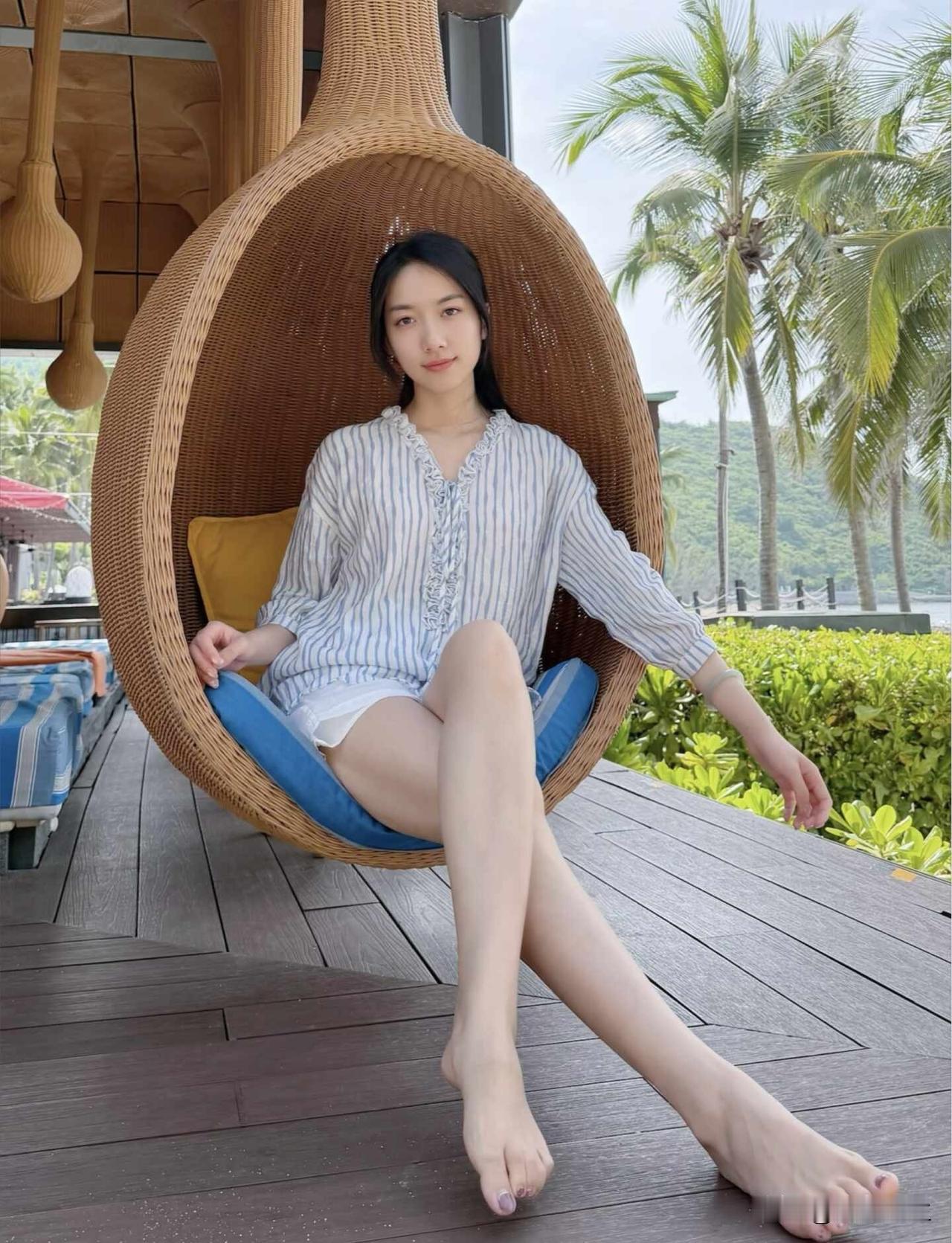 这么漂亮的年纪为什么不让自己快乐，
人生何其短。要笑得格外甜。
