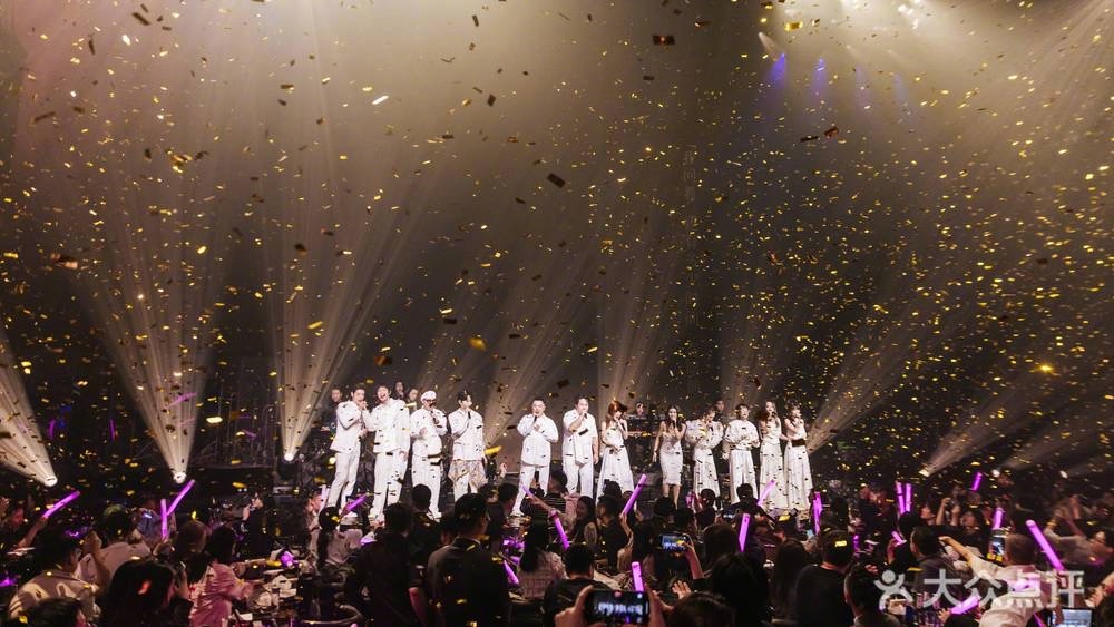 魔都夜游新地标！必玩巴士的狂欢之旅 上海夜生活又添新玩法！大众点评的必玩巴士从 