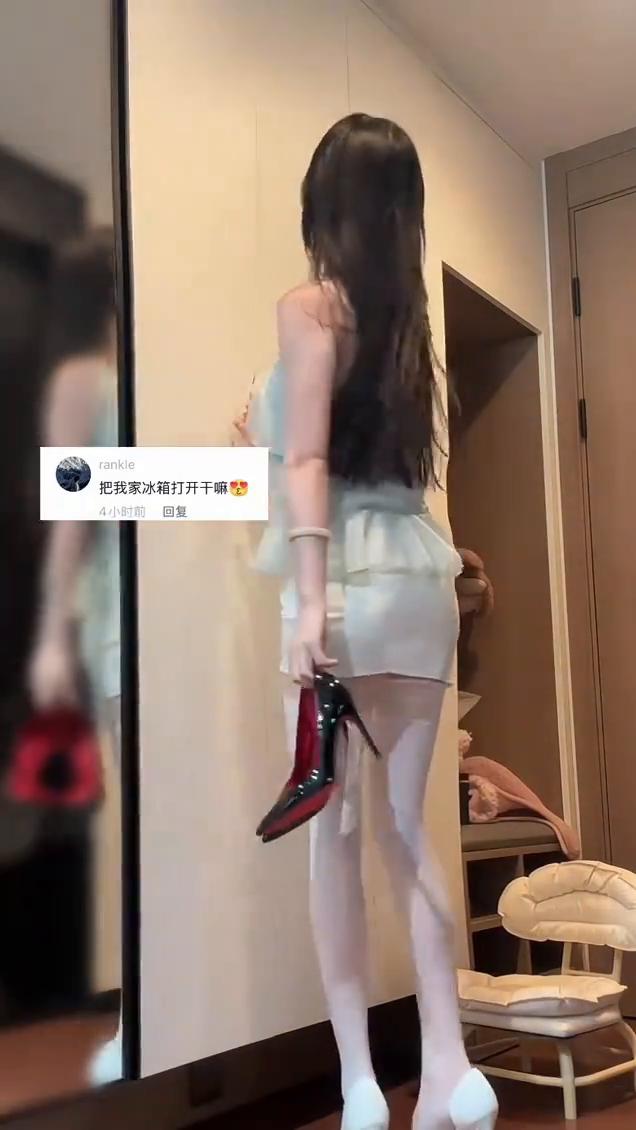 把我家冰箱打开干嘛？
回复：4小时前回复。