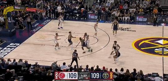 好看！火箭掘金上演飙分大战！
在今天NBA常规赛火箭对阵掘金的第四节比赛最后时刻