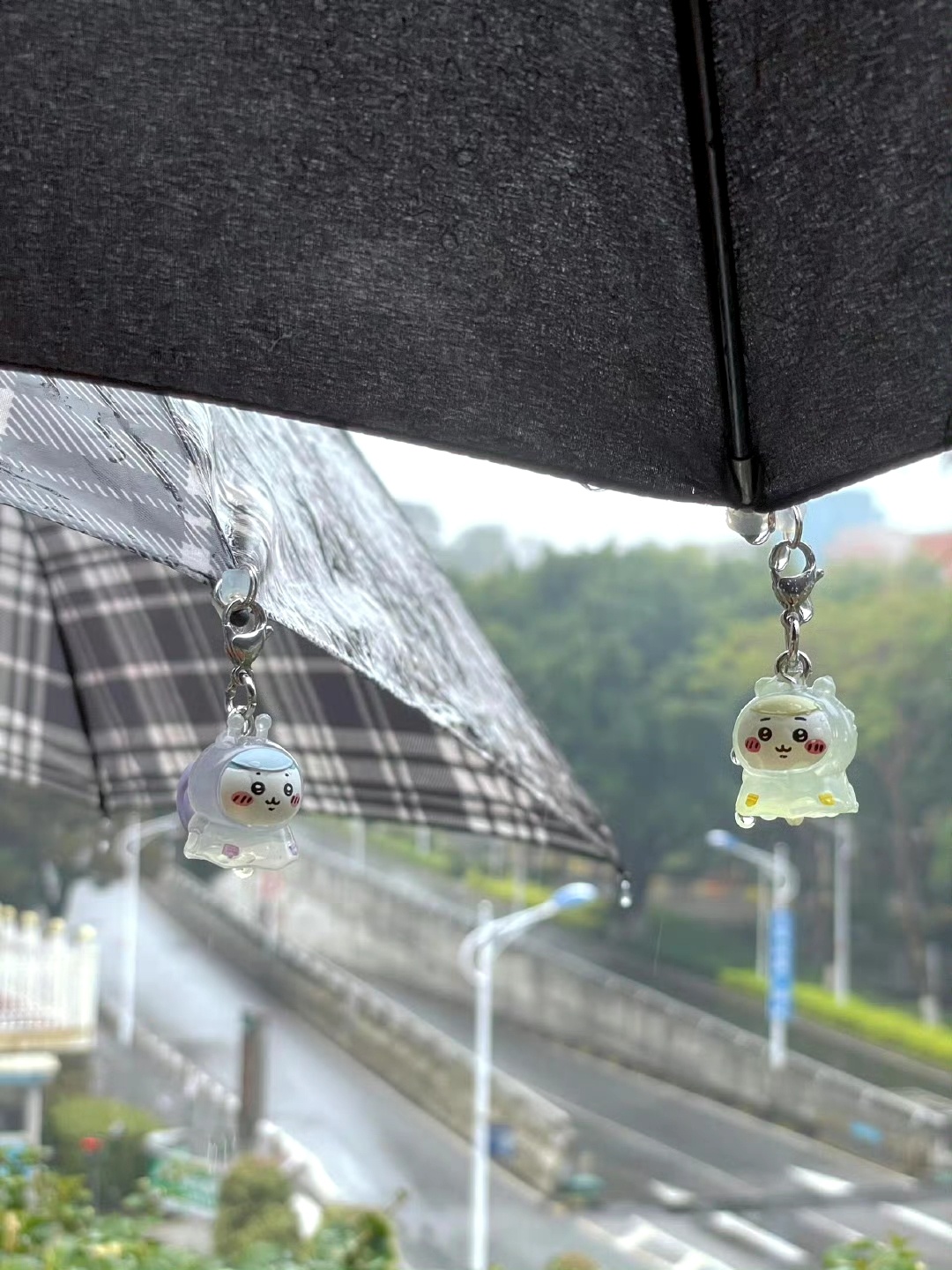 𝙒𝙚𝘾𝙝𝙖𝙩背景图世中逢尔 雨中逢花ins风 