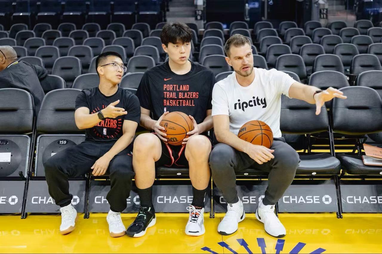 炸裂啊，据名记Shams报道，波特兰开拓者队主帅昌西-比卢普斯因涉嫌非法赌博被联