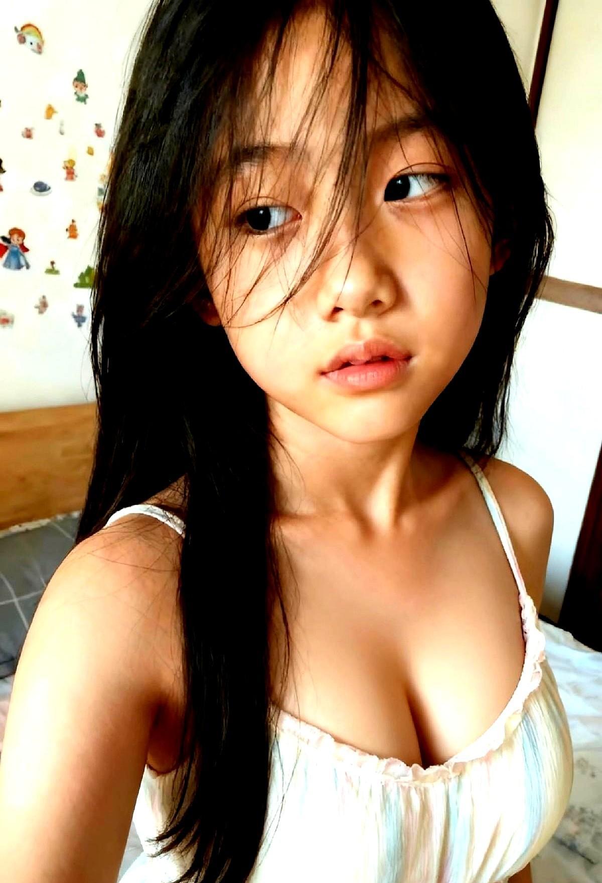 妈觉得口红才叫美，孩子觉得滤镜才是真脸。
不是不爱干净，是他们把脸当成了可编辑的