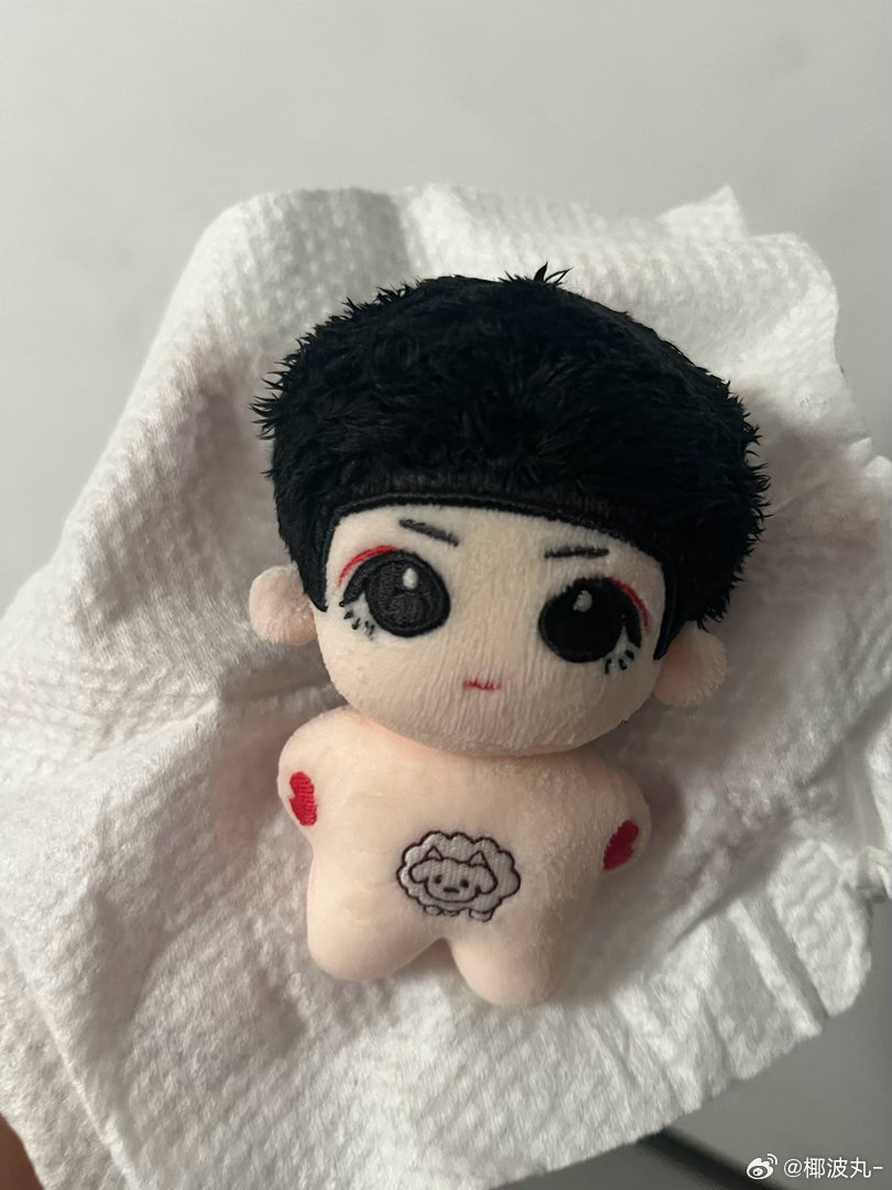 美男出浴 