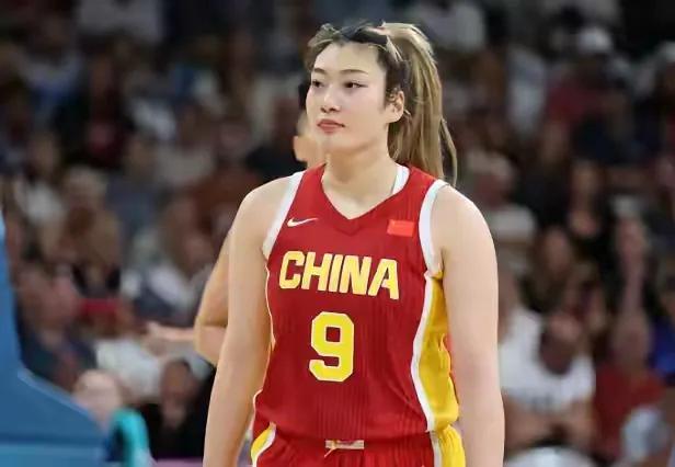 女篮icon。我看了比赛，日本队的大杀器田中基本采用高位超远投射，觉得过分依赖高
