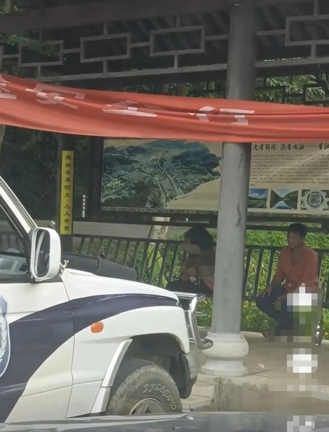 大妈网恋2个月，被骗了50块钱，报警后，哭得伤心至极！
大妈为了排遣无聊寂寞，网