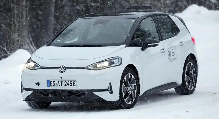 日前，新款大众ID.3谍照曝光，看似没有任何的伪装及变化，实际上大众采用了新的贴