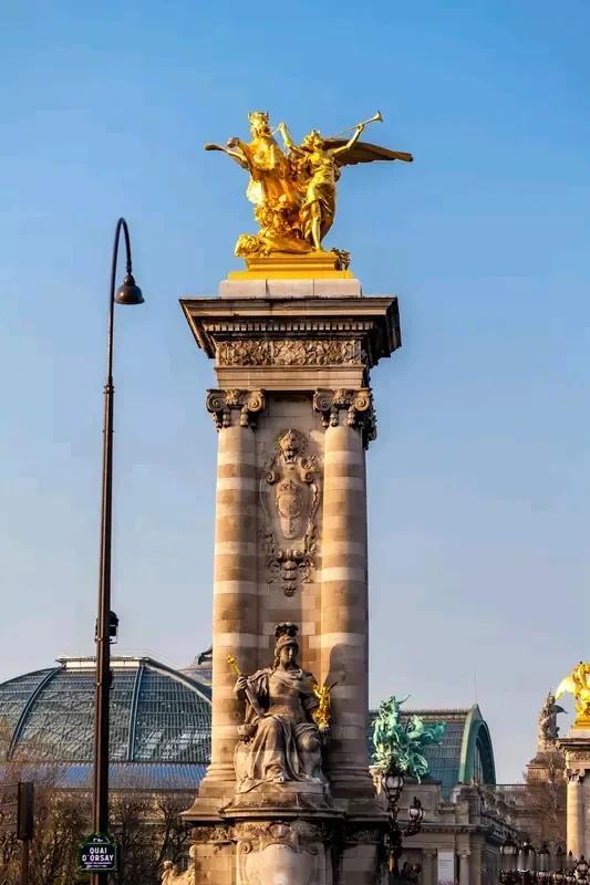 小伙从巴黎自驾回山东过年 小伙从巴黎自驾回山东过年，太牛了！想象一下，跨越万水千