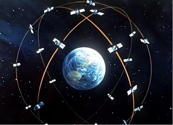 中国搞北斗系统时，美国曾扬言必要时可击毁北斗卫星。可当中国用导弹清理了自己废弃的