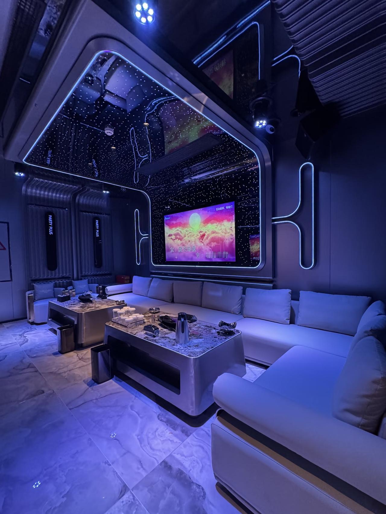 我发现这两年越来越多的KTV倒闭了，貌似大家都不爱去JTV唱歌喝酒了，这是为何？