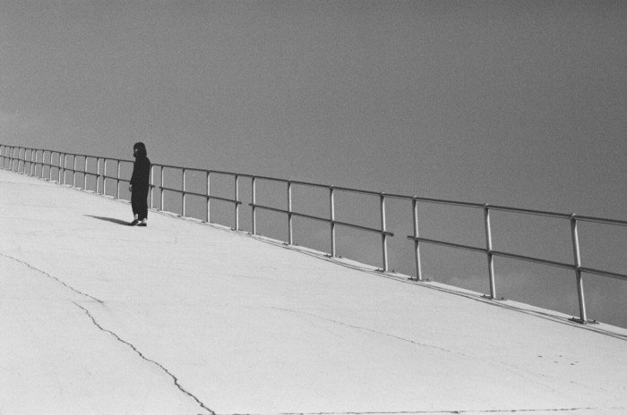 有人认为爱是性，是婚姻，是清晨六点的吻，是一堆孩子，也许真是这样的……但你知道我