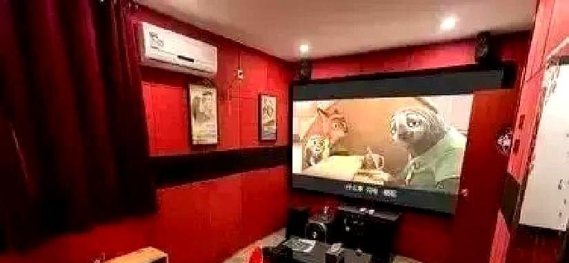 花1000块看《阿凡达3》？
你买的票根可能是朋友圈特供。
有人走进私人影院，点