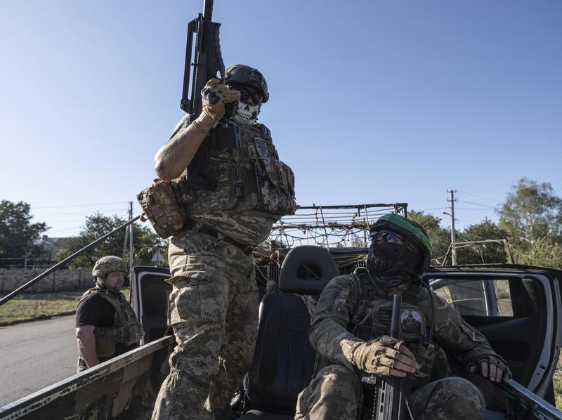 西方特种部队在大兵团高强度对抗的俄乌战场居然无用武之地。
他们无论“公派”还是私