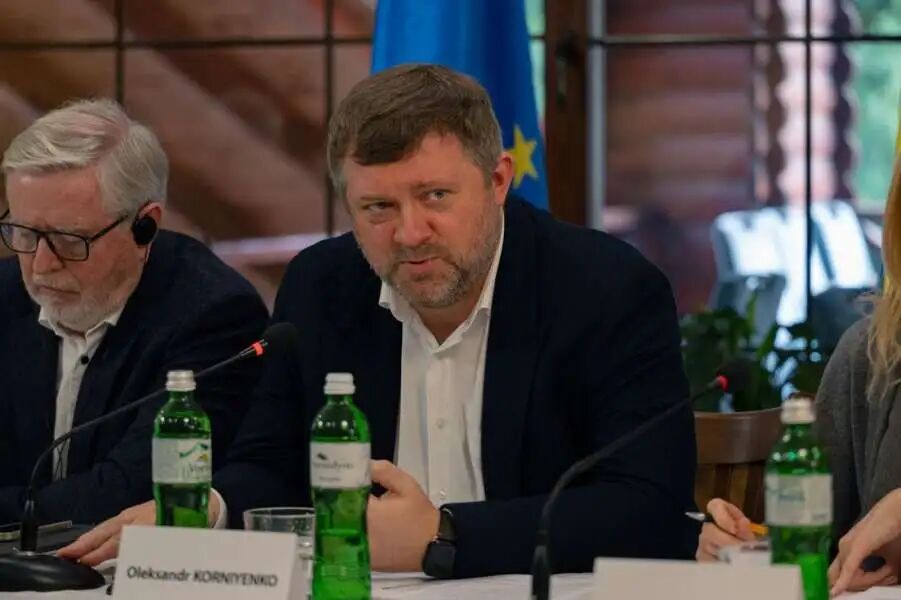 把球踢给特朗普这个浑球！乌克兰副议长表示：战时选举前提是建立清晰安保框架乌克兰 