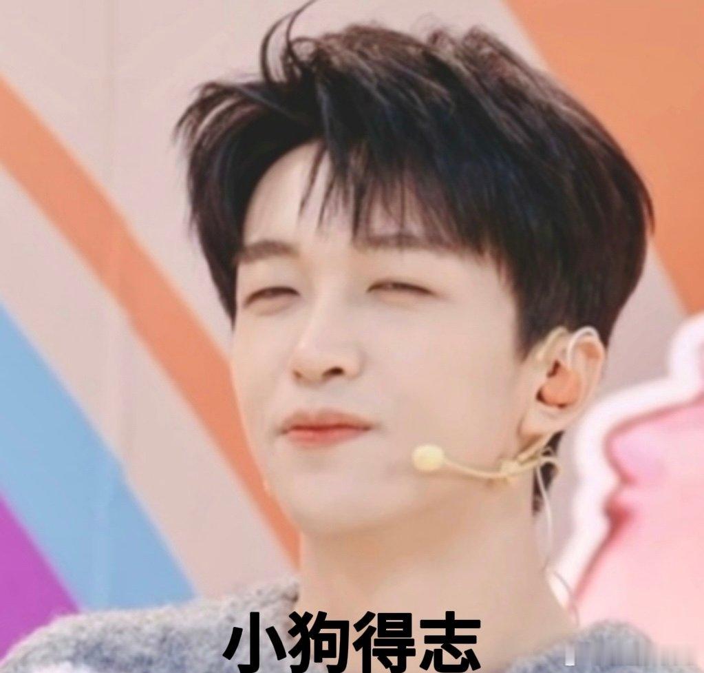 黄子弘凡做鬼脸杨迪身为老板现场模仿黄子弘凡鬼脸，同框出镜，不仔细看根本分不出两个