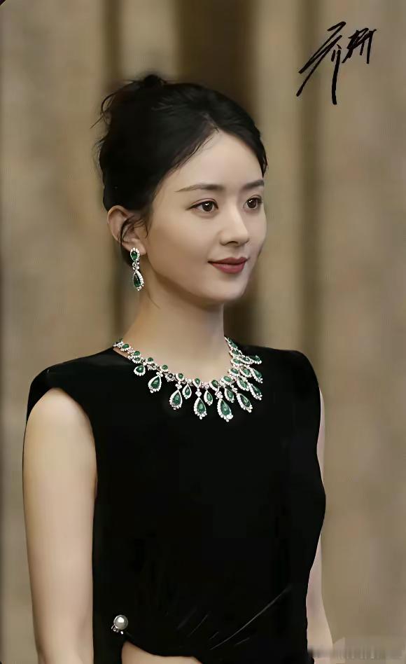 赵丽颖从未上过戛纳，​不是因为她咖位不够，也不是因为无人邀请，而是因为她​主动放