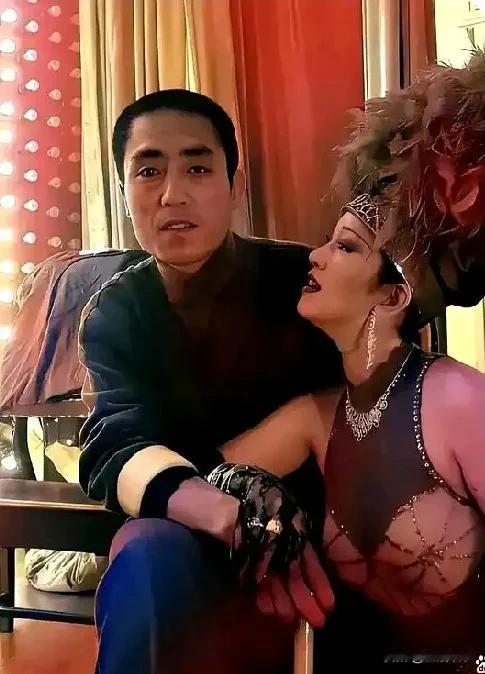 男人的心肠，都不绵长
﹍﹍
今天，看到大导演张艺谋和当年的巩俐恩爱的模样，真是让