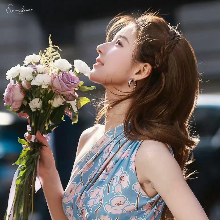赵露思捧花头像[送花花] ​​​