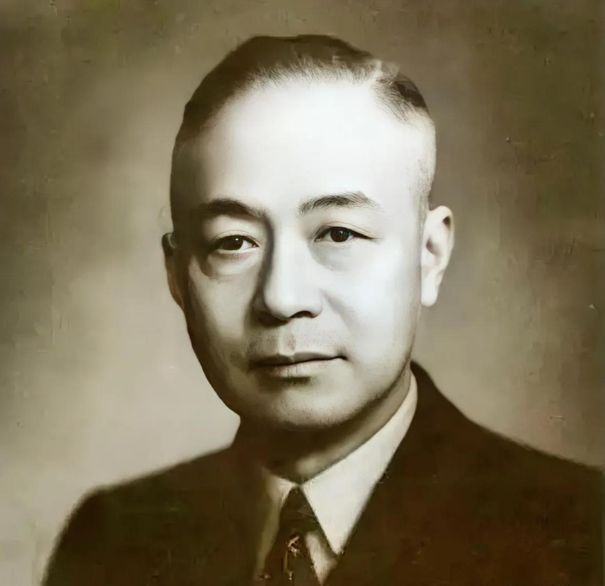 朱家烨给老蒋献九鼎， 老蒋一开始没当回事，后来发现影响太坏， 当场破防大骂。
