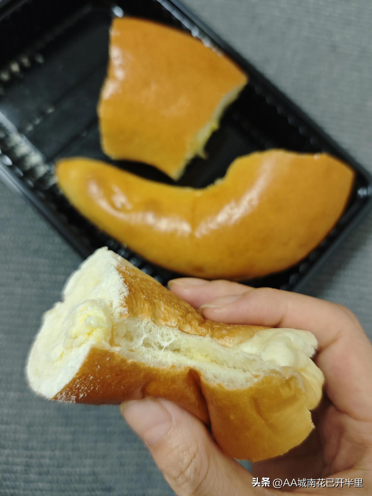 我97年上的中专，那时候一月180元生活费。早餐1块，中餐和晚餐各2块，剩余30