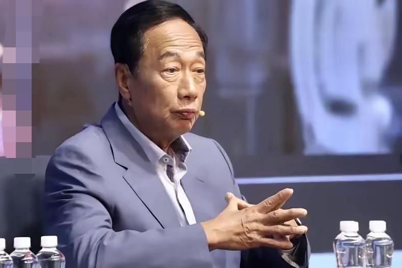 郭台铭一句狠话引爆全网，直言没有大国撑腰的政权终成附庸，宁可靠向大陆，这番话彻底
