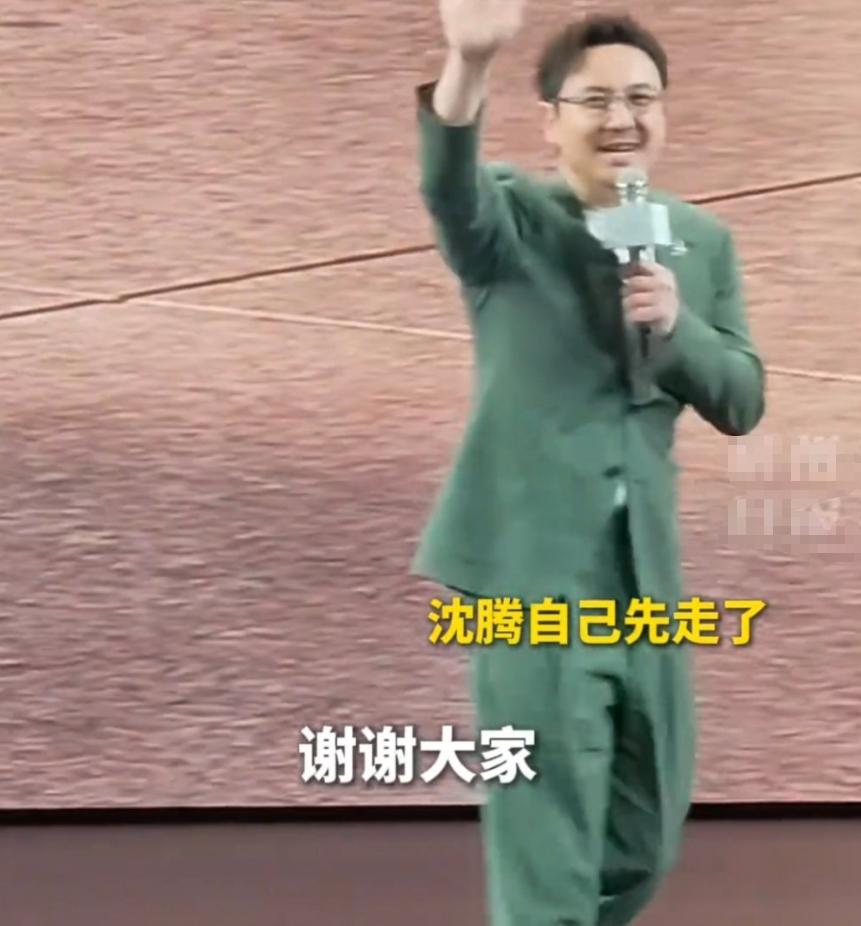 沈腾又忘了扶杨幂，

这老梗咋又上演了

要说最近娱乐圈最好笑的名场面，还得看这