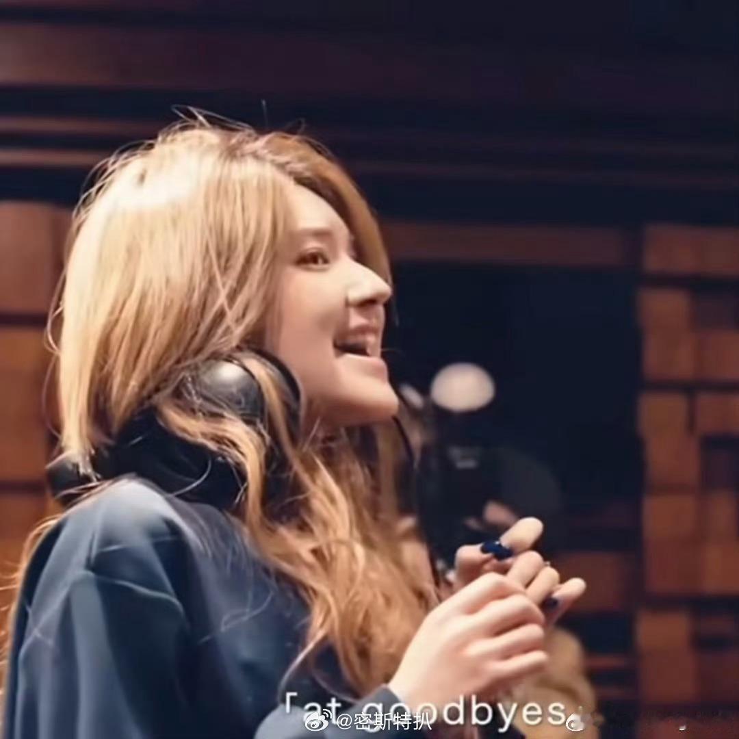 赵露思 虞书欣近照🈶，来看看两位小花的状态如何？ ​​​