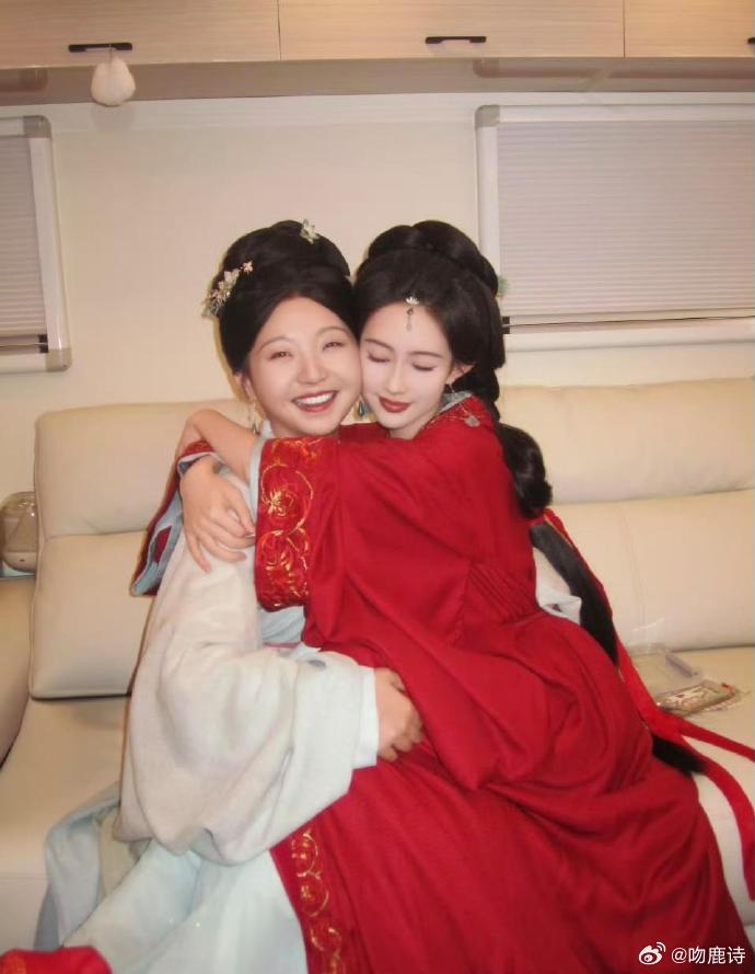 辣目洋子的脸比孟子义大一圈。 ​​​