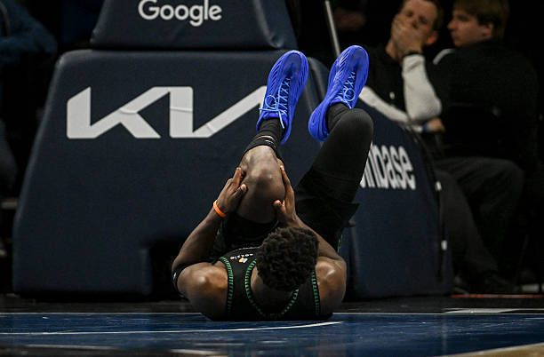 Shams报道，迪文琴佐被诊断为右侧跟腱断裂。他的赛季已经报销，并将面临漫长的康