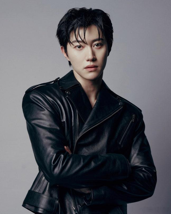 郭东延没想到拍摄《鬼谜东宫》会这么辛苦，甚至需要花4小时化妆特效妆容，以至于变成